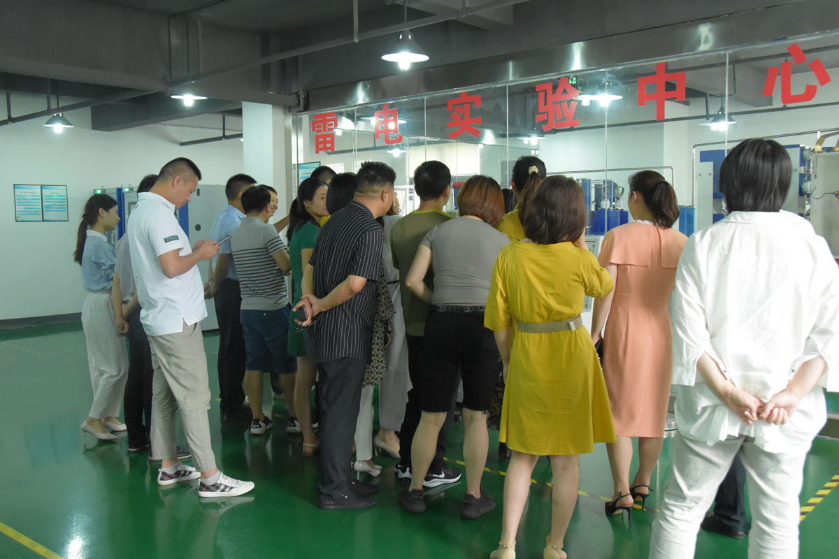 瑞士维多利亚大学MBA15-16班同学莅临澳洲10手机平台防雷考察交流
